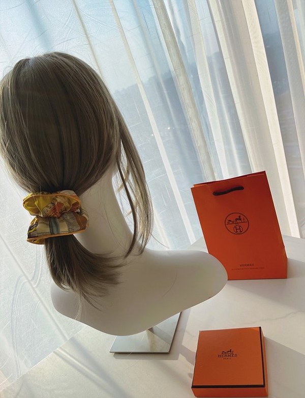 에르메스 이브닝 드레스 헤어밴드 [매장가 140만원대]