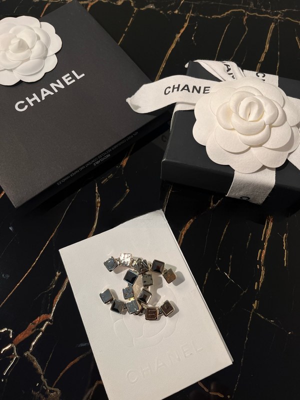 샤넬 슈가큐브 브로치 [매장가 180만원대]