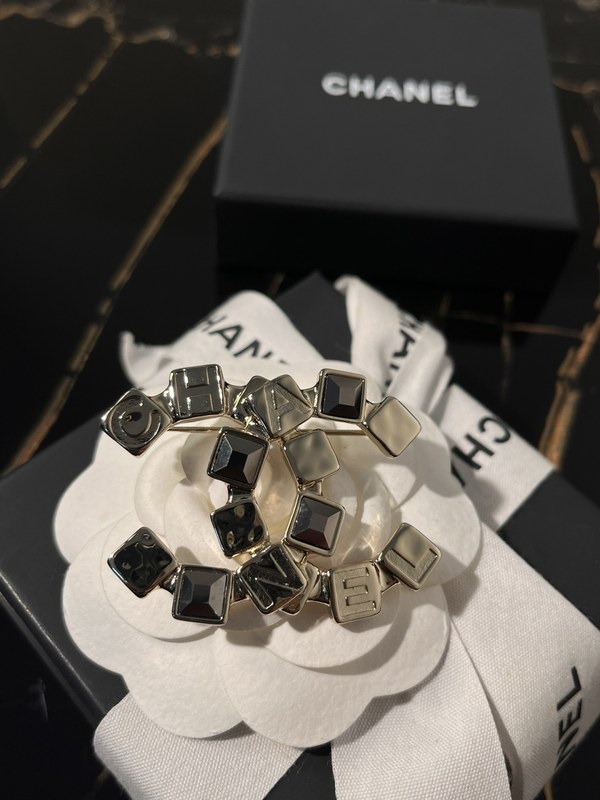 샤넬 슈가큐브 브로치 [매장가 180만원대]