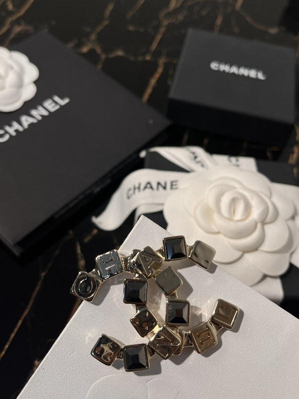 샤넬 슈가큐브 브로치 [매장가 180만원대]