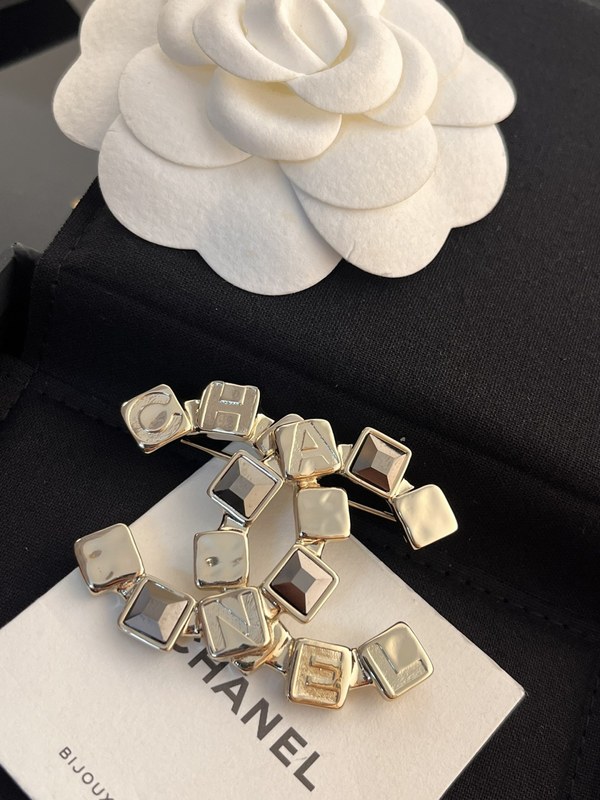 샤넬 슈가큐브 브로치 [매장가 180만원대]