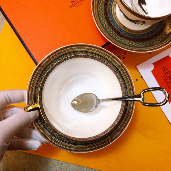 에르메스 클래식 동양의 말 시리즈 찻잔세트 [매장가 400만원대]