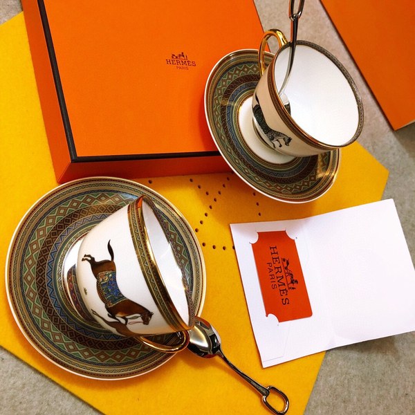 에르메스 클래식 동양의 말 시리즈 찻잔세트 [매장가 400만원대]