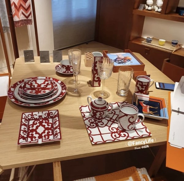 에르메스 스페인발코니 찻잔세트 [매장가 400만원대]