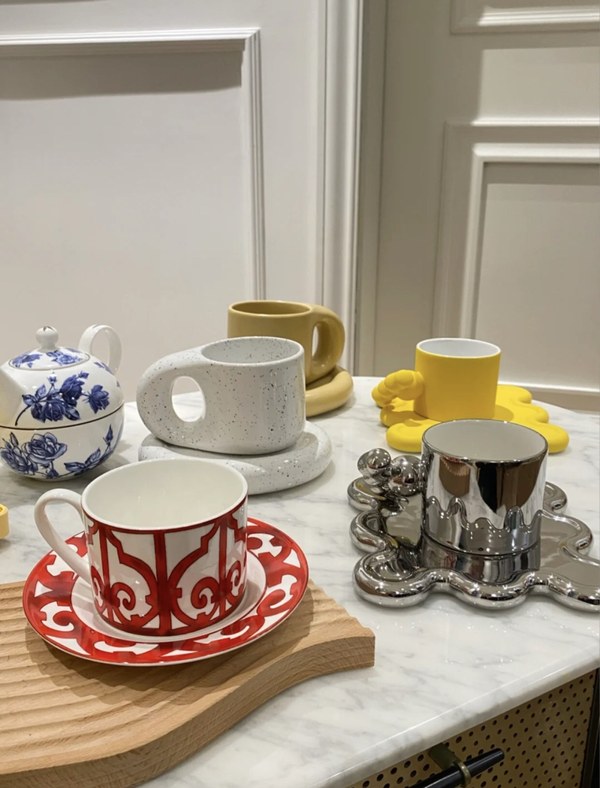 에르메스 스페인발코니 찻잔세트 [매장가 400만원대]