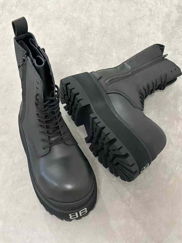 발렌시아가 2025 자이언트 플랫폼 부츠 신발