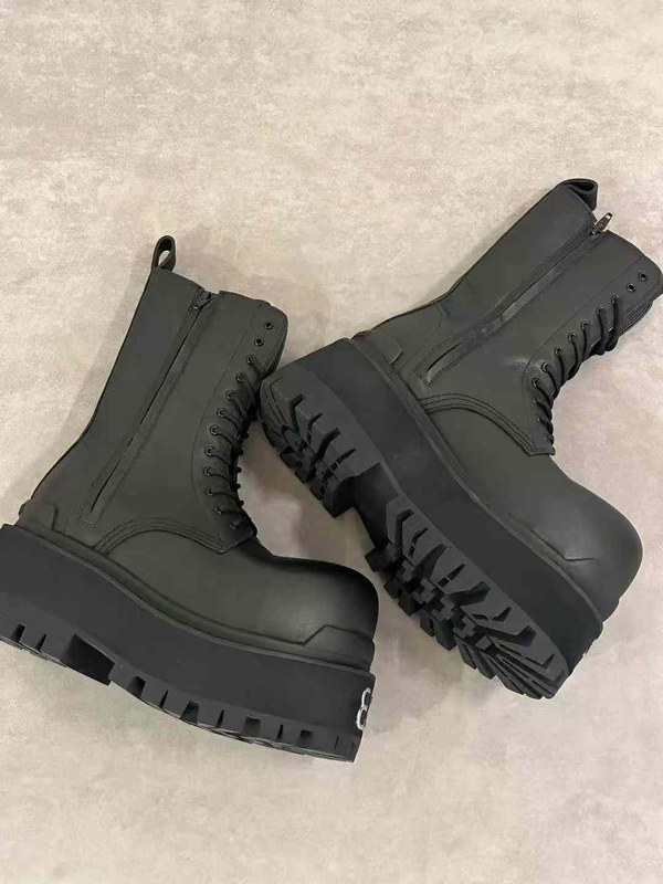 발렌시아가 2025 자이언트 플랫폼 부츠 신발