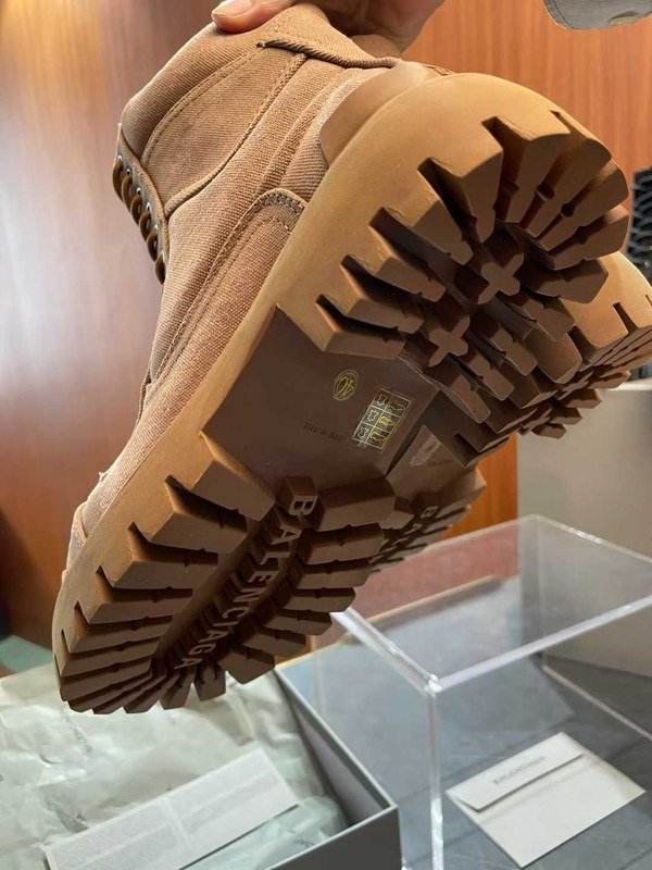 발렌시아가 2025 스트라이프 컴뱃 부츠 신발