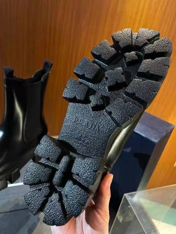 프라다 2024 브러쉬드솔 첼시 부츠 신발