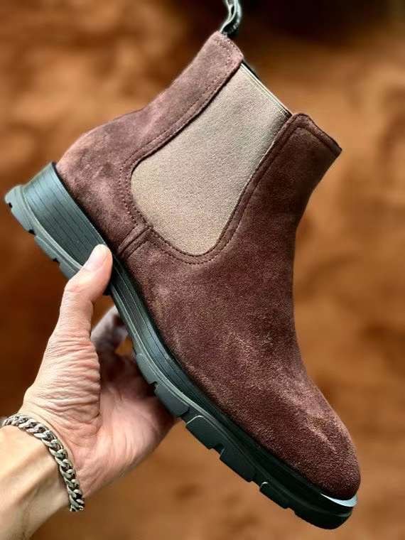 알렉산더맥퀸 2024 슬림 트레드솔 첼시 부츠