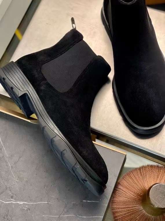 알렉산더맥퀸 2024 슬림 트레드솔 첼시 부츠