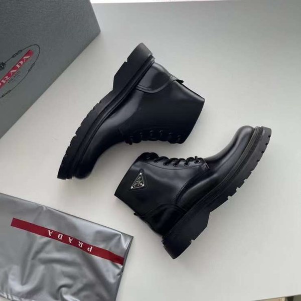 프라다 2022 스틸 사피아노 와펜 브라쉬드 솔 부츠