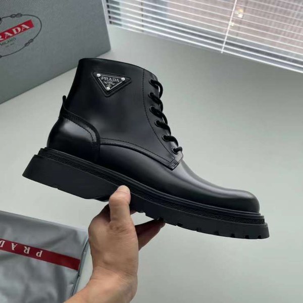 프라다 2022 스틸 사피아노 와펜 브라쉬드 솔 부츠