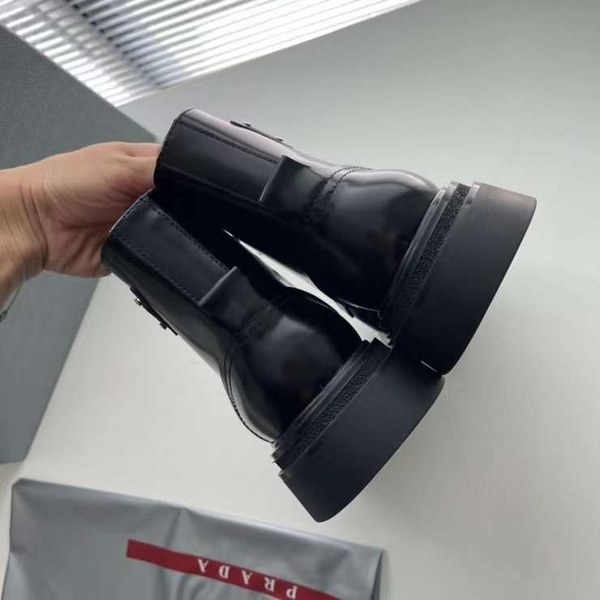 프라다 2022 스틸 사피아노 와펜 브라쉬드 솔 부츠