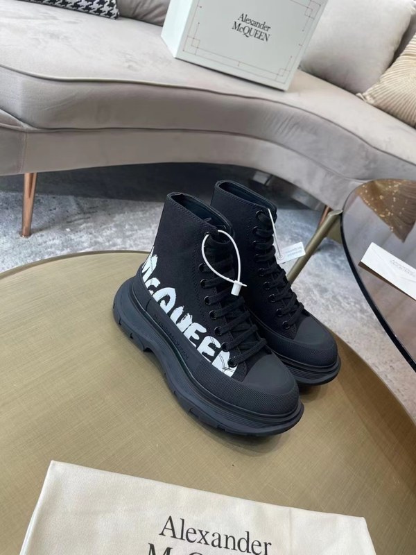 알렉산더맥퀸 2021 트레드 슬릭 하이탑 스니커즈 레터링 블랙