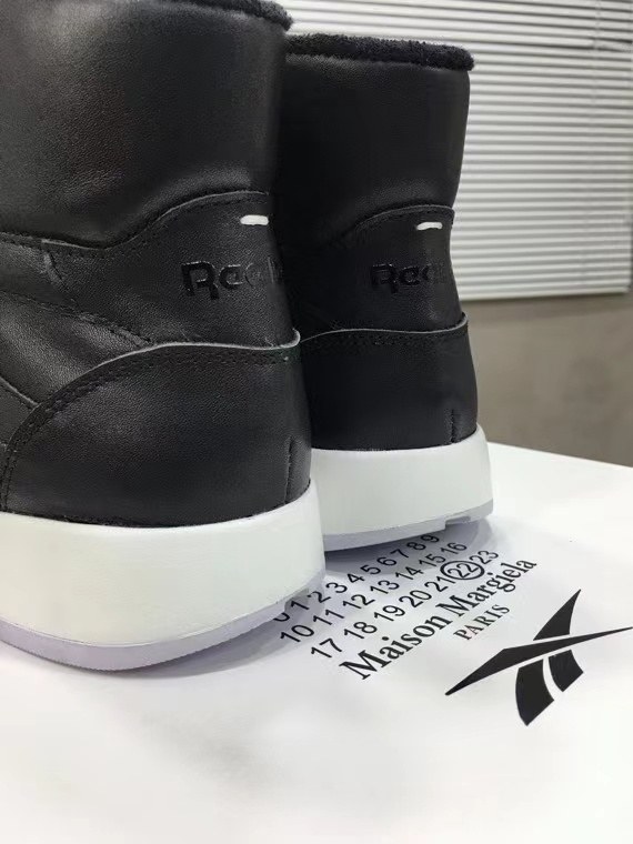 리복 x 마르지엘라 타비 하이탑 스니커즈 블랙 컬러