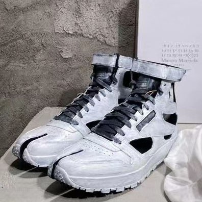 마르지엘라 x리복 페인팅 클래식 레더 타비 하이탑 슈즈