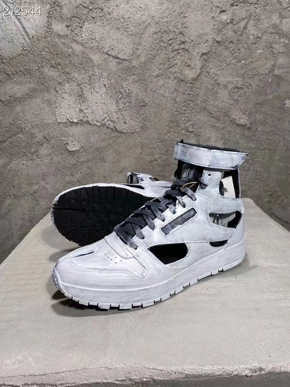 마르지엘라 x리복 페인팅 클래식 레더 타비 하이탑 슈즈