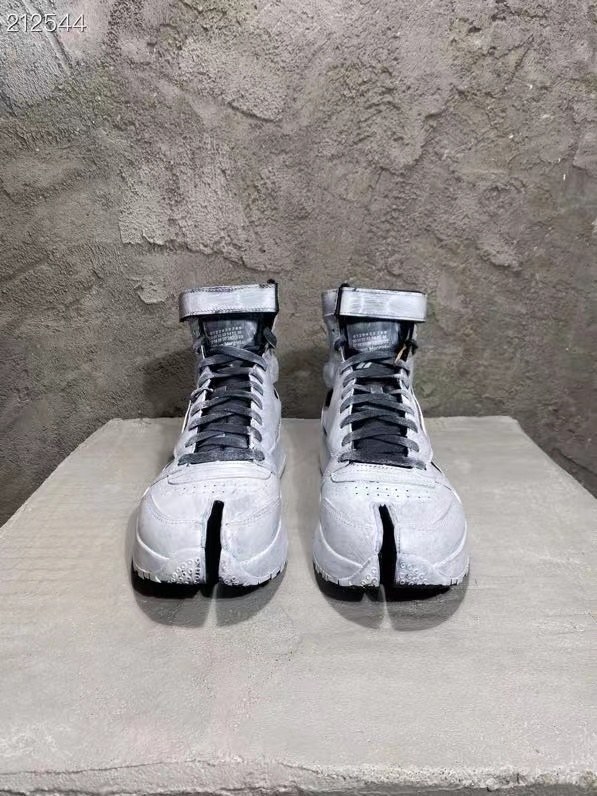 마르지엘라 x리복 페인팅 클래식 레더 타비 하이탑 슈즈