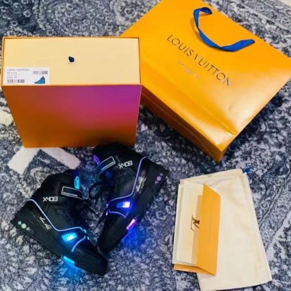 루이비통 2021 LED LV트레이너 하이탑 스니커즈