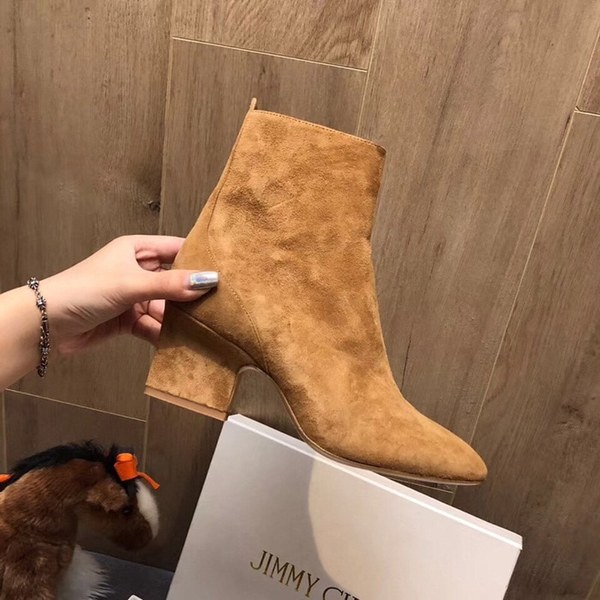 지미추 부츠 브라운