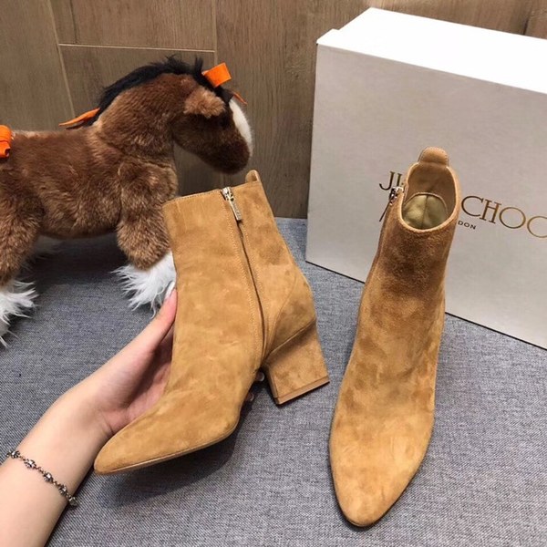 지미추 부츠 브라운