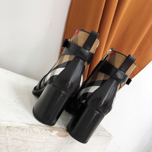 버버리 여성 부츠 (굽높이 7CM)