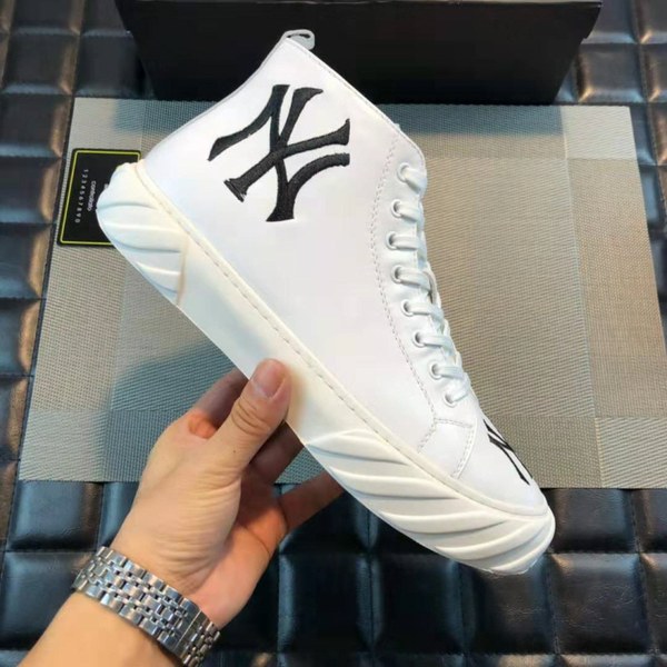 루이비통 하이탑 스니커즈