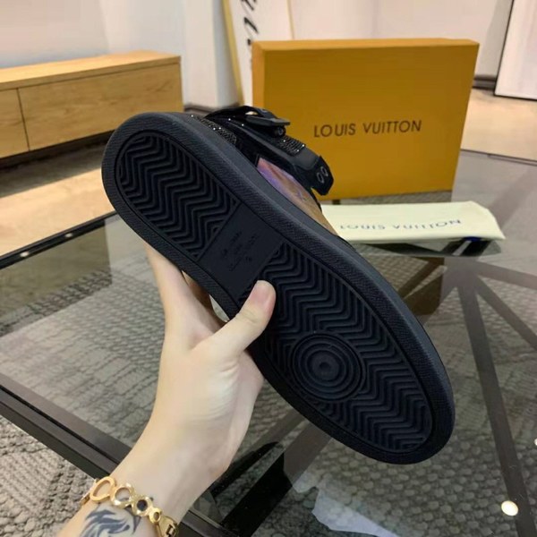 루이비통 하이탑 스니커즈