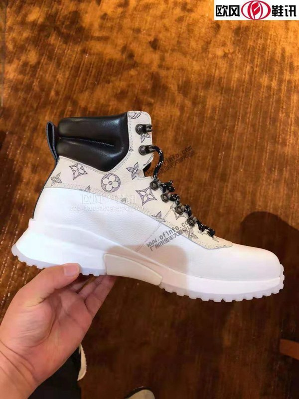 루이비통 하이탑 스니커즈