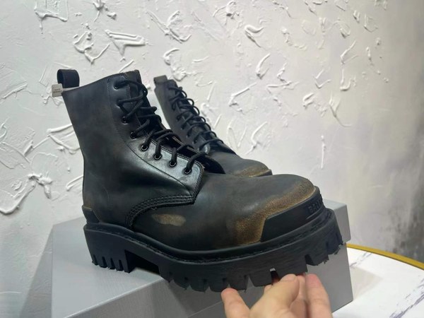 발렌시아가 2026 브라운 블랙 스트라이크 레이스업 부츠