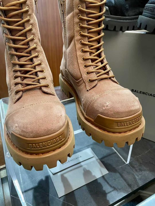 발렌시아가 2025 스트라이프 컴뱃 부츠 신발