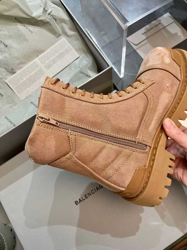 발렌시아가 2025 스트라이프 컴뱃 부츠 신발