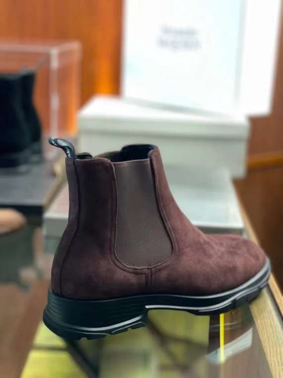 알렉산더맥퀸 2024 슬림 트레드솔 첼시 부츠