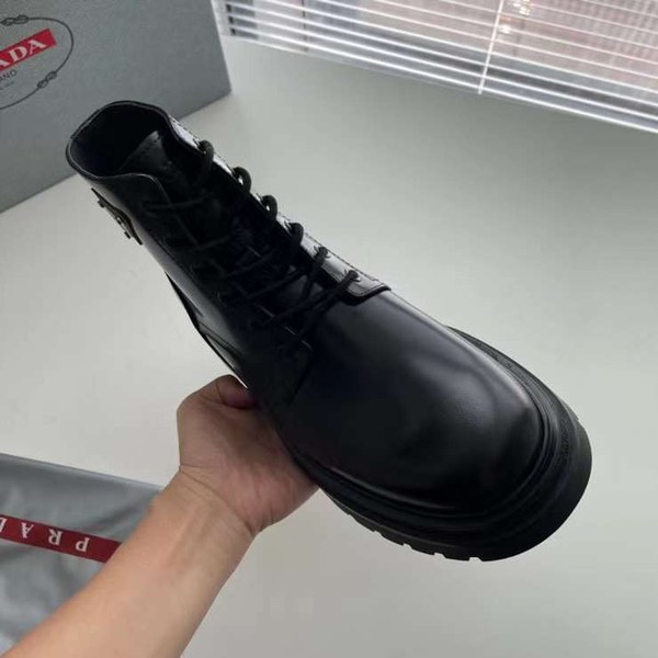 프라다 2022 스틸 사피아노 와펜 브라쉬드 솔 부츠