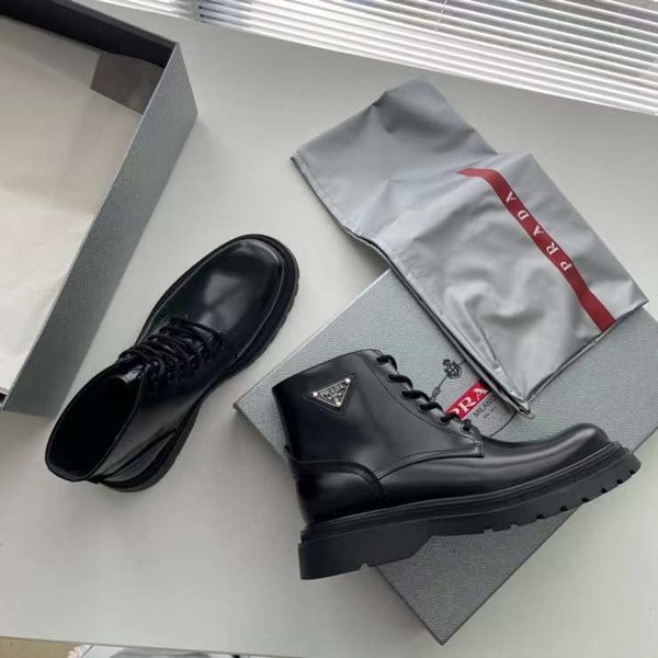 프라다 2022 스틸 사피아노 와펜 브라쉬드 솔 부츠