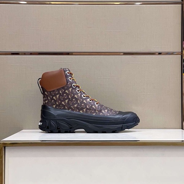 버버리 2022  컨트라스트 솔 모노그램 프린트 레더 부츠