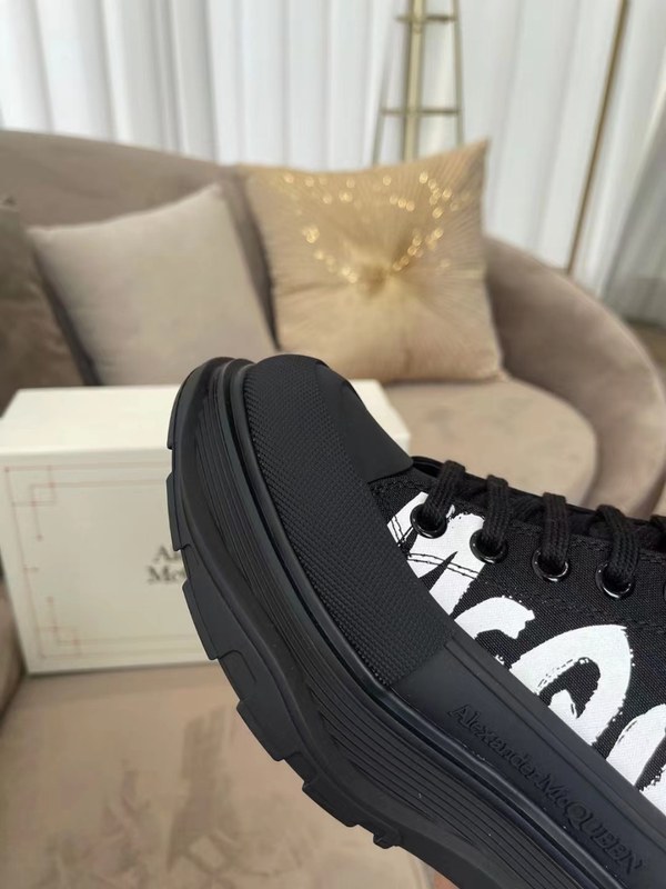 알렉산더맥퀸 2021 트레드 슬릭 하이탑 스니커즈 레터링 블랙