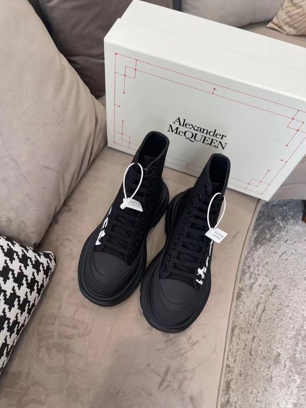 알렉산더맥퀸 2021 트레드 슬릭 하이탑 스니커즈 레터링 블랙