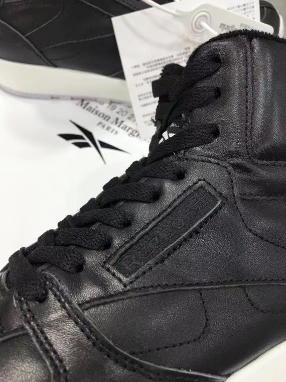 리복 x 마르지엘라 타비 하이탑 스니커즈 블랙 컬러