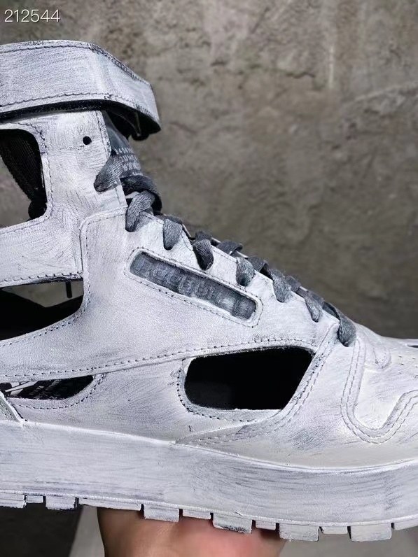 마르지엘라 x리복 페인팅 클래식 레더 타비 하이탑 슈즈