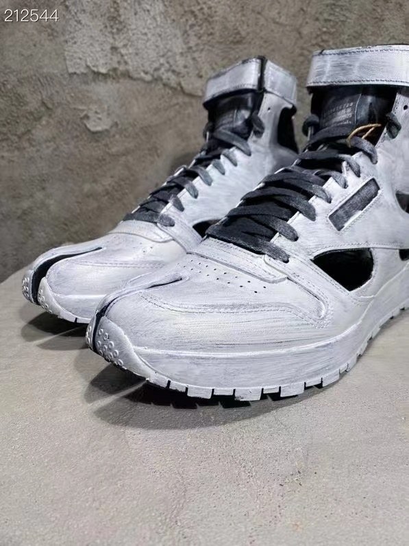 마르지엘라 x리복 페인팅 클래식 레더 타비 하이탑 슈즈