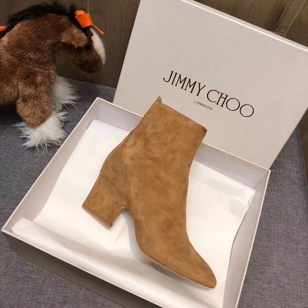 지미추 부츠 브라운