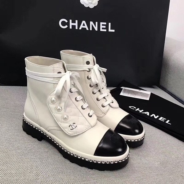 샤넬 앵글부츠 화이트