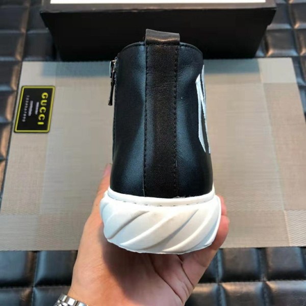 루이비통 하이탑 스니커즈