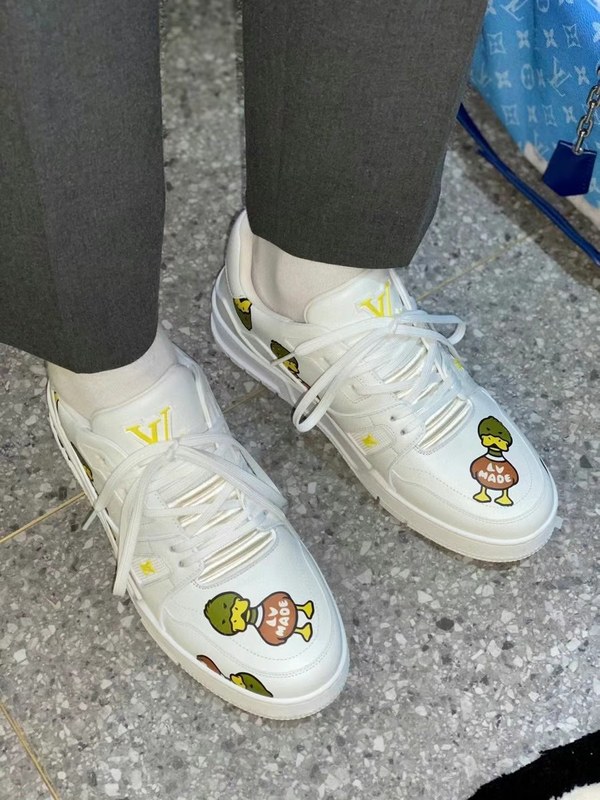 루이비통 2021 니고 콜라보 2  덕 프린팅 LV 트레이너 스니커즈