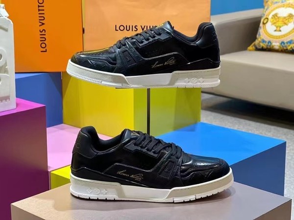 루이비통 2021 54 배색 블랙레더 lv 트레이너 스니커즈