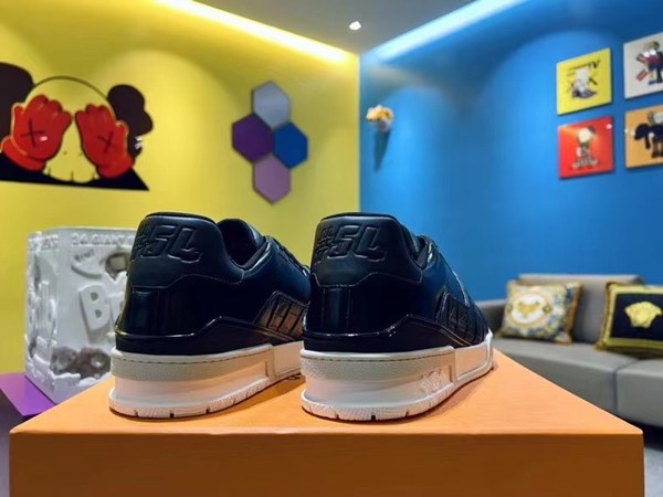 루이비통 2021 54 배색 블랙레더 lv 트레이너 스니커즈