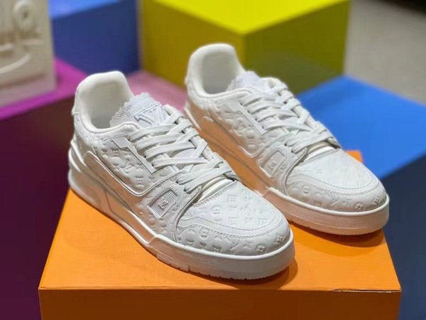 루이비통 2021 모노그램 엠보로고 올화이트 LV 트레이너 스니커즈