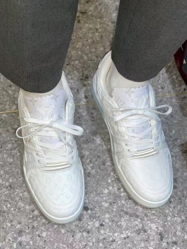 루이비통 2021 모노그램 엠보로고 올화이트 LV 트레이너 스니커즈